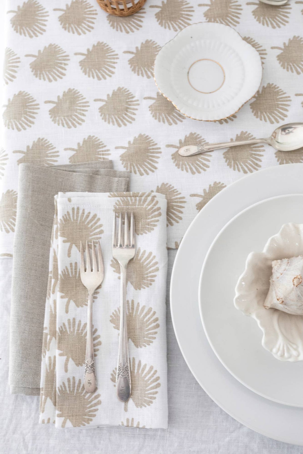 Palmetto Linen Table Runner