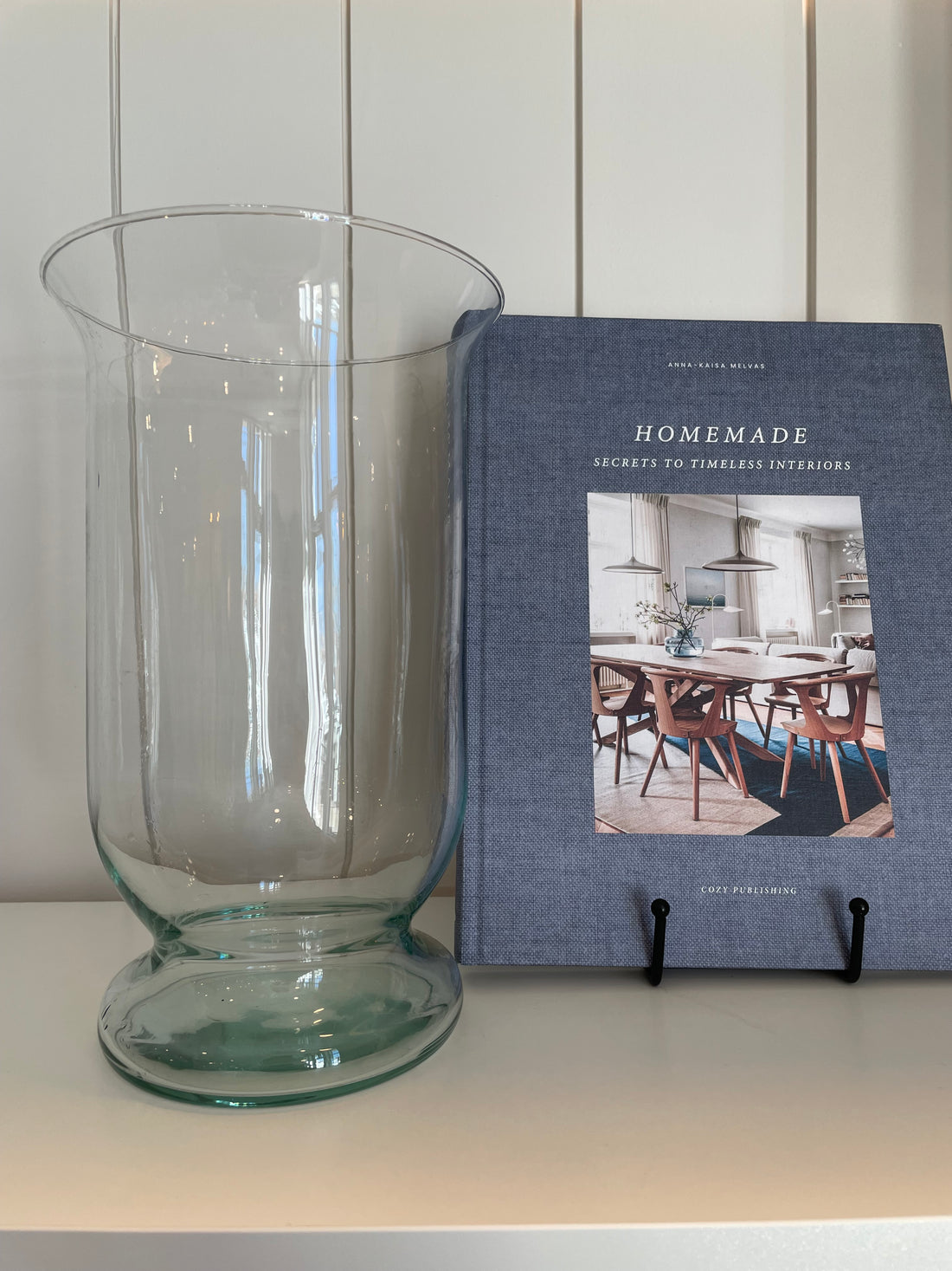 Medium Urn Glass Vase